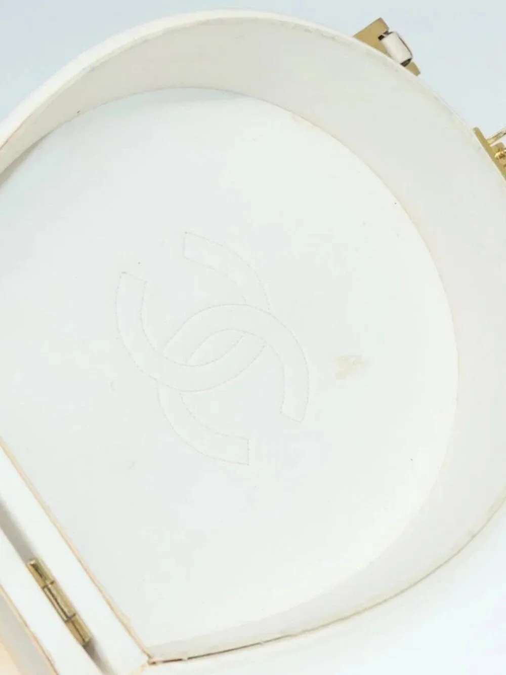 CHANEL Vanity Hand Bag Leather White CC Auth 92088